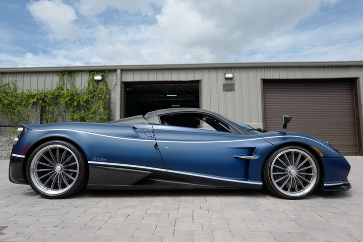 Pagani Huayra Roadster đời 2019 được bán đấu giá 2,1 triệu USD - 4
