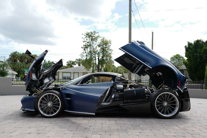 Pagani Huayra Roadster đời 2019 được bán đấu giá 2,1 triệu USD - 9