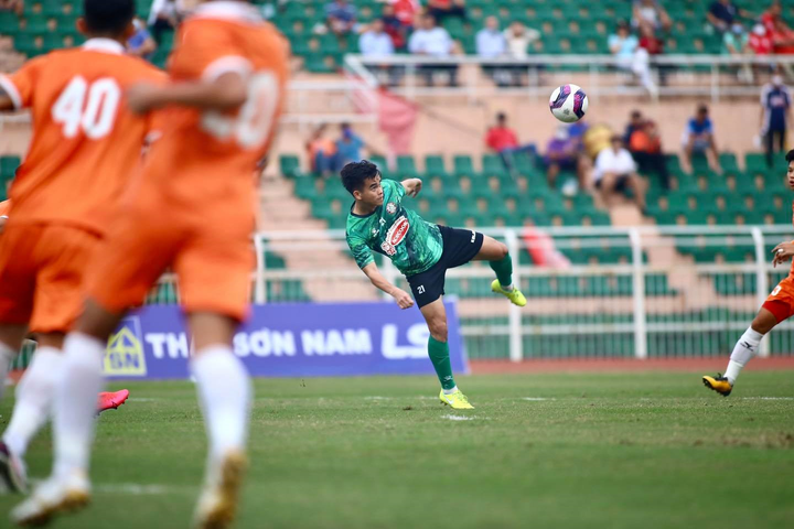 CLB TP.HCM thua trắng đội mới lên hạng trong trận ra mắt HLV Polking - 7