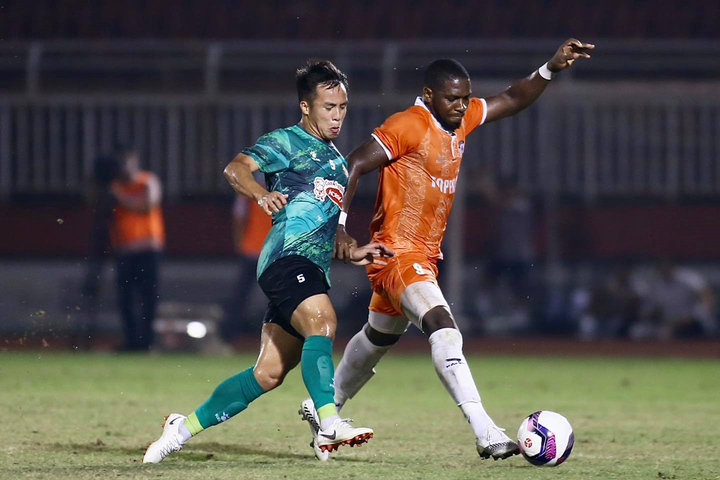 CLB TP.HCM thua trắng đội mới lên hạng trong trận ra mắt HLV Polking - 9