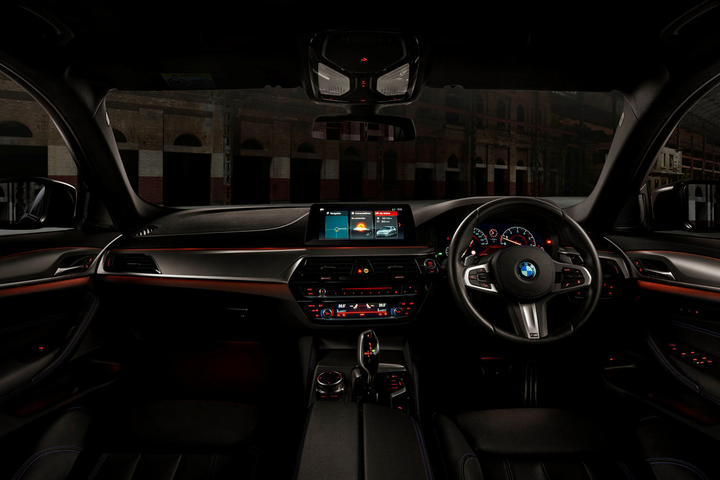 BMW 5 series phiên bản Dark Shadow Edition siêu 'ngầu' - 6