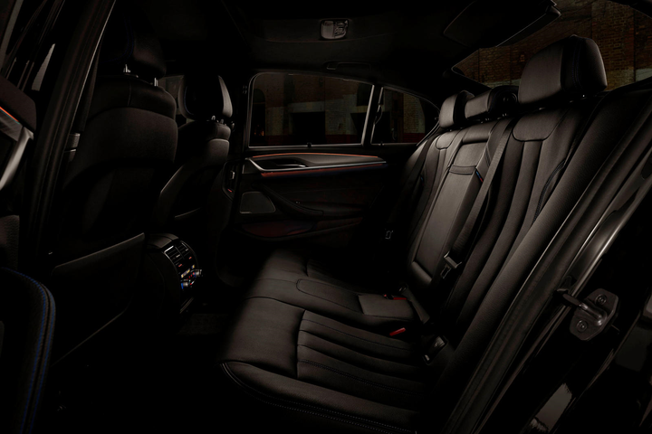 BMW 5 series phiên bản Dark Shadow Edition siêu 'ngầu' - 8