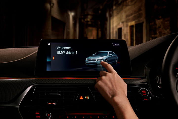 BMW 5 series phiên bản Dark Shadow Edition siêu 'ngầu' - 9