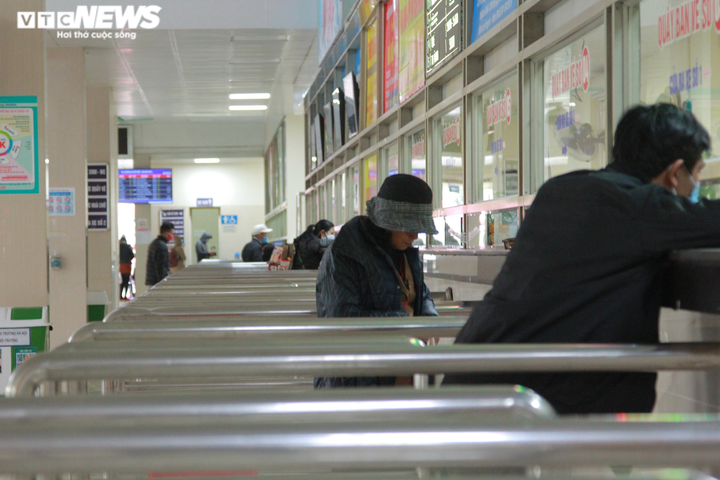 Ảnh: Bến xe khách ở Hà Nội đìu hiu ngày cuối năm - 2