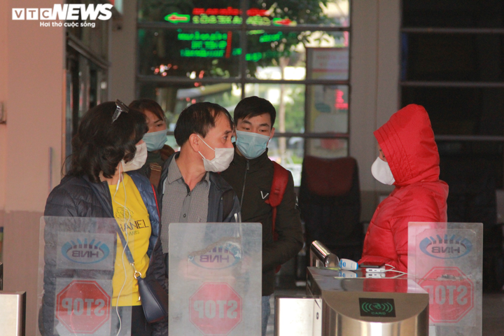 Ảnh: Bến xe khách ở Hà Nội đìu hiu ngày cuối năm - 8