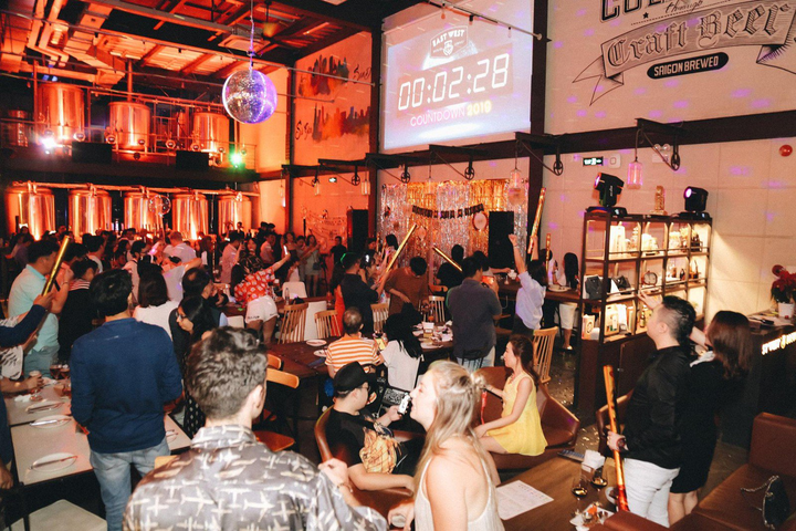 Bỏ túi ngay 3 kiểu 'quẩy' đêm Countdown 2021 dành cho giới trẻ - 1