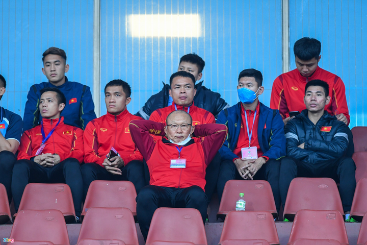 'HLV Park Hang Seo phải thông cảm cho đồng nghiệp ở V-League' - 1