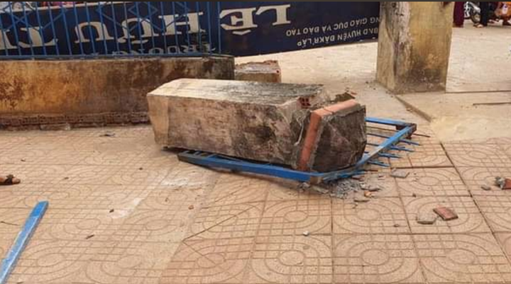 Đắk Nông: Cổng trường đổ sập, đè chết học sinh lớp 4 - 1