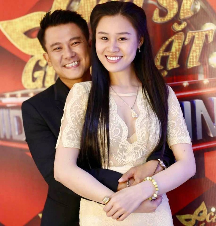 Vợ Vân Quang Long: 'Tôi không biết mình phải vượt qua những ngày tới thế nào' - 2