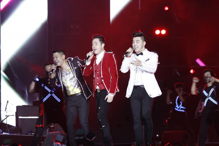 Những khoảnh khắc đẹp của Vân Quang Long bên bạn bè, đồng nghiệp - 10