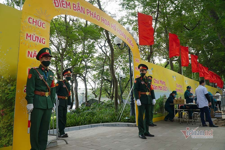 Bên trong trận địa pháo chờ 'khai hỏa' chào năm mới ở Hà Nội - 1