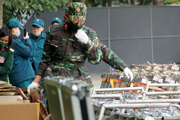 Bên trong trận địa pháo chờ 'khai hỏa' chào năm mới ở Hà Nội - 3