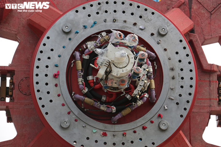 Cận cảnh lắp ráp máy khoan 850 tấn đào hầm đường sắt Nhổn - ga Hà Nội - 9