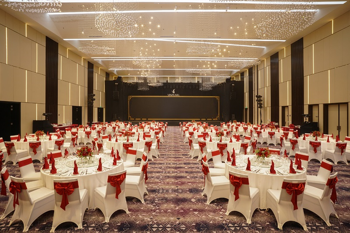 Trải nghiệm mùa lễ hội siêu sang tại khách sạn cao nhất Bắc Trung Bộ - 1