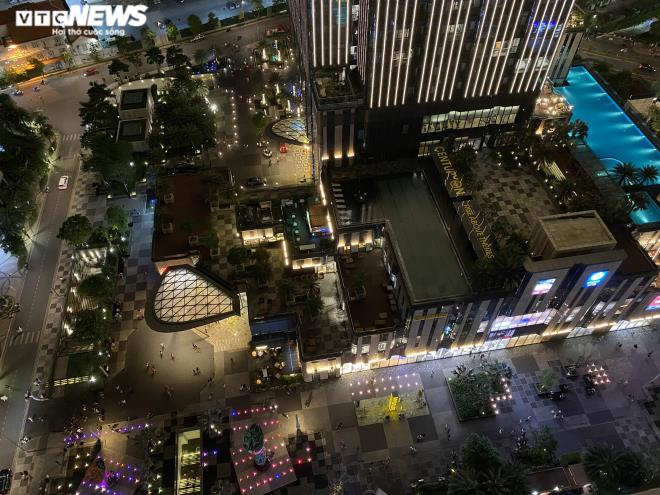 Pháo hoa rực sáng bầu trời, cả nước đón chào năm mới 2021 - 42