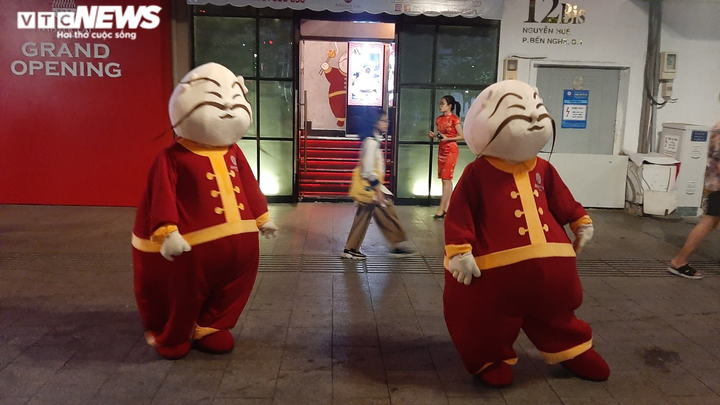 Pháo hoa rực sáng bầu trời, cả nước đón chào năm mới 2021 - 41