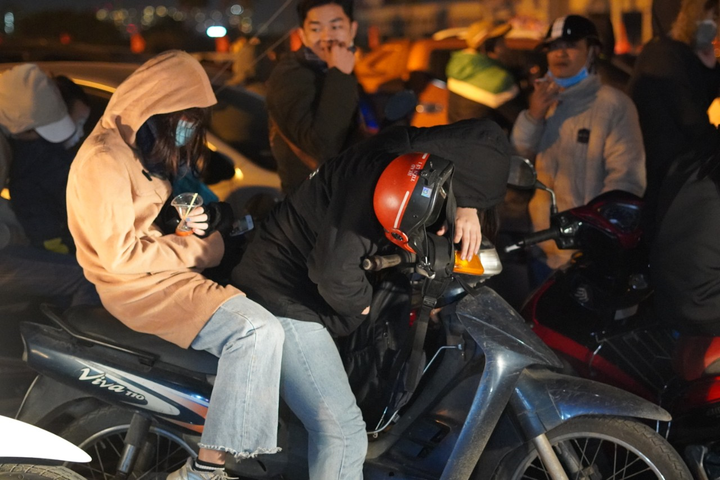 Pháo hoa rực sáng bầu trời, cả nước đón chào năm mới 2021 - 23