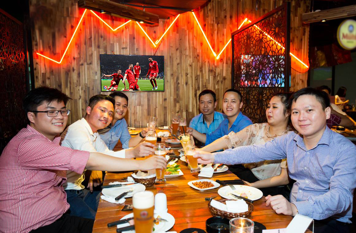 Next Media mang không khí bóng đá Đức tới 4 cơ sở của Vuvuzela tại Hà Nội - 2