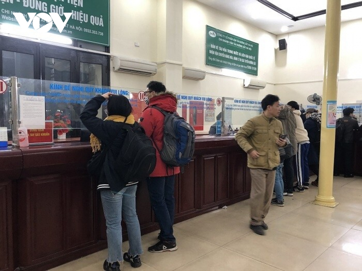 Ảnh: Dân đổ về quê chơi Tết, bến xe ở Hà Nội quá tải - 9