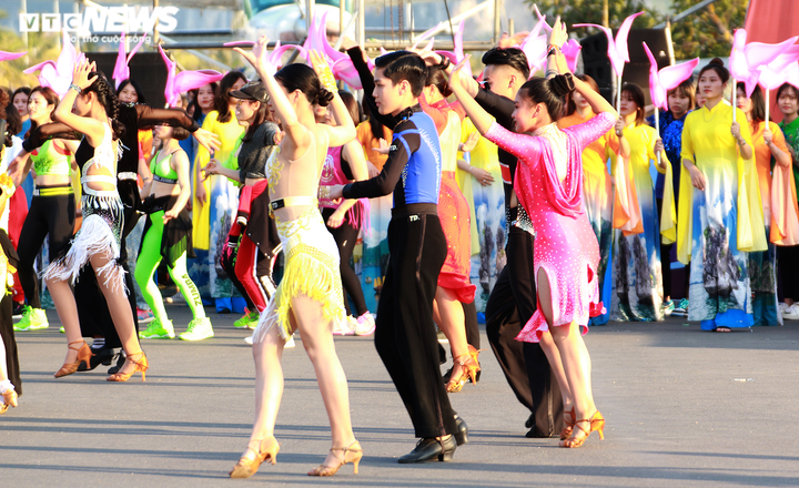 Mãn nhãn Carnaval mùa đông lần đầu tiên tổ chức ở Hạ Long - 6