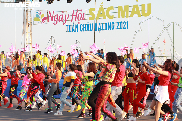 Mãn nhãn Carnaval mùa đông lần đầu tiên tổ chức ở Hạ Long - 7