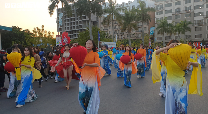 Mãn nhãn Carnaval mùa đông lần đầu tiên tổ chức ở Hạ Long - 8