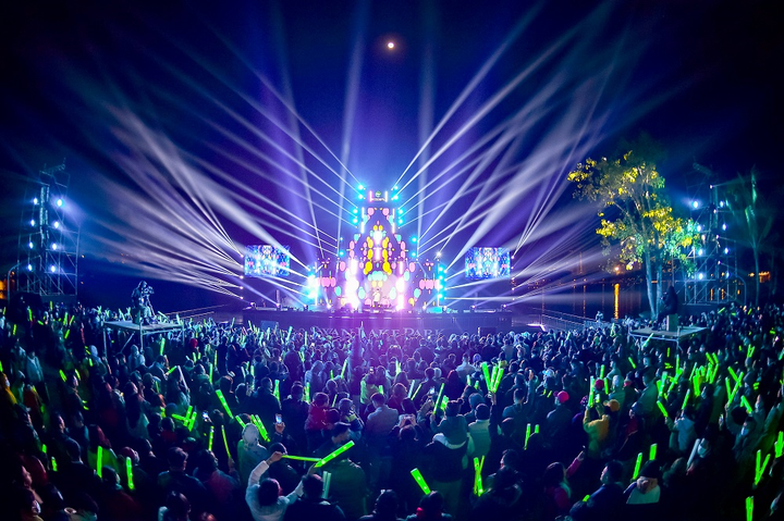 Gần 20.000 cư dân Ecopark mãn nhãn cùng đại tiệc countdown hoành tráng - 2