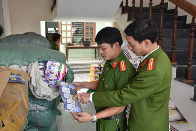 Quảng Nam: Một tuần bắt 5 vụ vận chuyển hàng lậu, thu giữ gần 12 tấn hàng hóa - 1