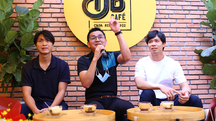 Kiatisak phủ nhận nói tuyển Việt Nam 10 năm nữa mới thắng được Thái Lan - 1