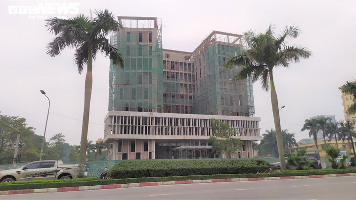 Sức khỏe các nạn nhân vụ rơi thang tời, 11 công nhân thương vong ở Nghệ An - 1