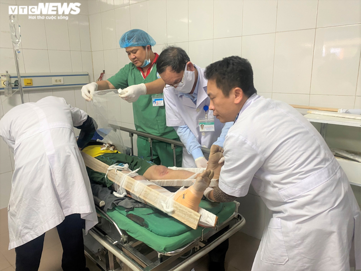 Sức khỏe các nạn nhân vụ rơi thang tời, 11 công nhân thương vong ở Nghệ An - 8