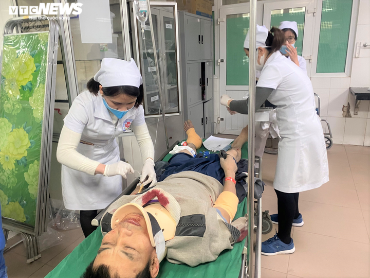 Sức khỏe các nạn nhân vụ rơi thang tời, 11 công nhân thương vong ở Nghệ An - 7