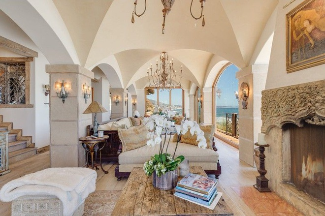 Ngắm biệt thự cheo leo trên vách đá của tỷ phú công nghệ Mỹ - 3