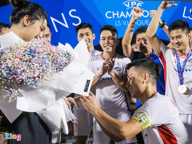 Hành trình từ yêu đến cưới của Bùi Tiến Dũng và vợ - 7