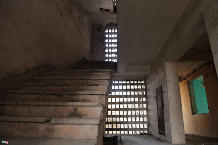 Ảnh: Cuộc sống của 7 hộ dân trong chung cư chờ sập ở TP Vinh - 10