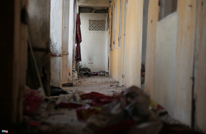 Ảnh: Cuộc sống của 7 hộ dân trong chung cư chờ sập ở TP Vinh - 12