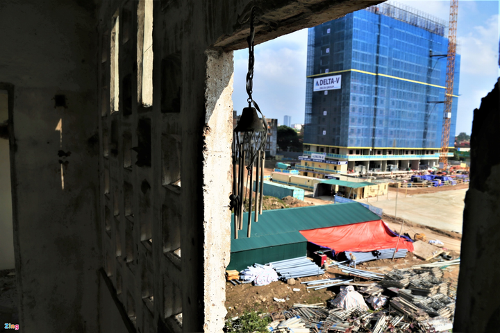 Ảnh: Cuộc sống của 7 hộ dân trong chung cư chờ sập ở TP Vinh - 13