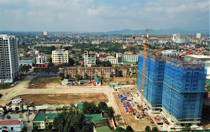 Ảnh: Cuộc sống của 7 hộ dân trong chung cư chờ sập ở TP Vinh - 4