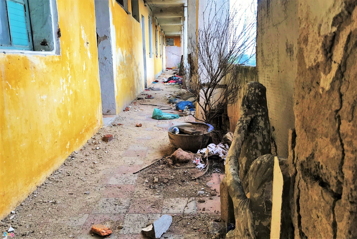 Ảnh: Cuộc sống của 7 hộ dân trong chung cư chờ sập ở TP Vinh - 5