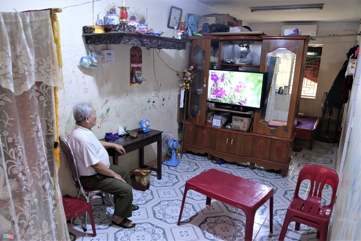 Ảnh: Cuộc sống của 7 hộ dân trong chung cư chờ sập ở TP Vinh - 7