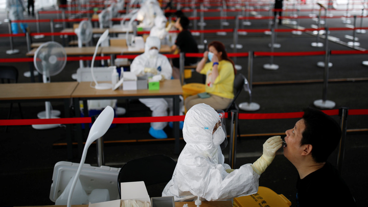 Ngoại trưởng Vương Nghị: Ổ dịch COVID-19 khắp nơi, Trung Quốc báo cáo đầu tiên - 1