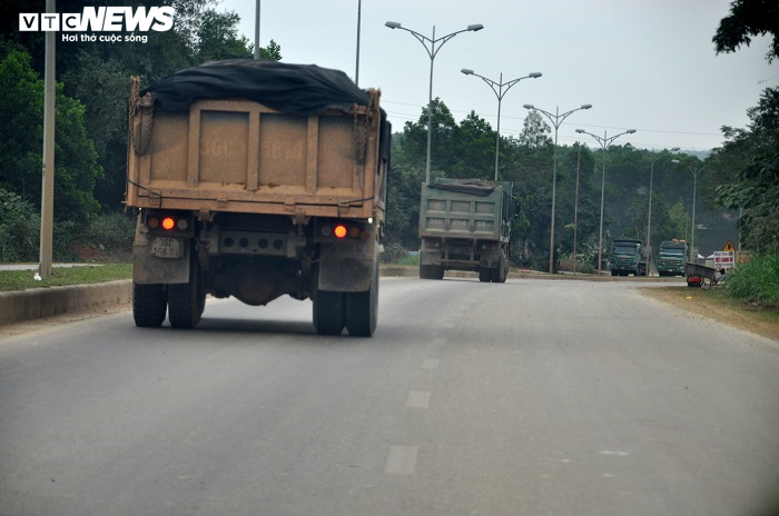 Đoàn xe tải cơi nới thành thùng tung hoành ở Thanh Hóa khiến dân sợ hãi - 12