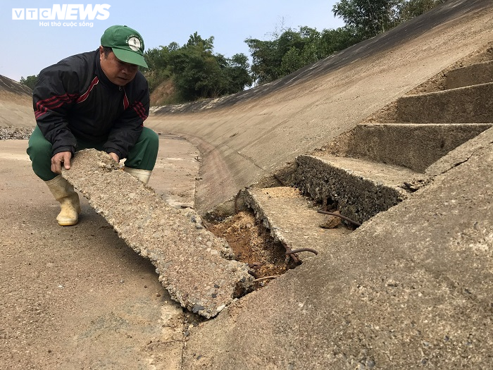 Lộ nhiều vết nứt dài sau sự cố vỡ kênh 4.300 tỷ đồng ở Thanh Hóa - 5