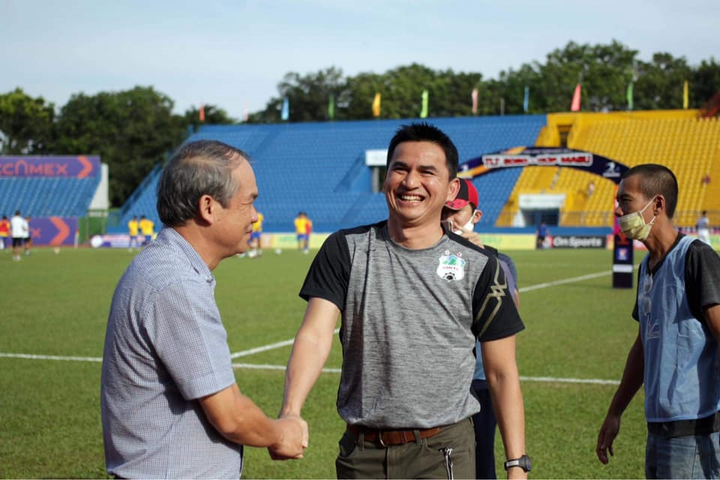 Chi tiền tỷ thuê HLV ngoại, HAGL và CLB TP.HCM chưa hết lo âu - 1