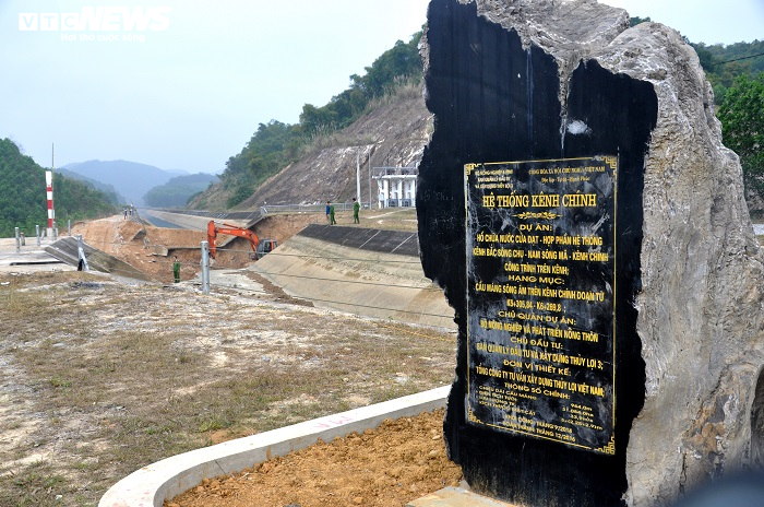 Lộ nhiều vết nứt dài sau sự cố vỡ kênh 4.300 tỷ đồng ở Thanh Hóa - 9