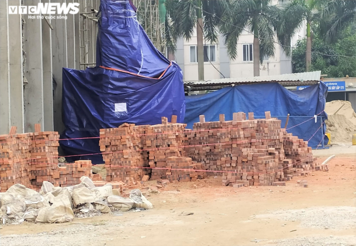 Rơi thang tời 11 người thương vong ở Nghệ An: Công an niêm phong thiết bị - 1