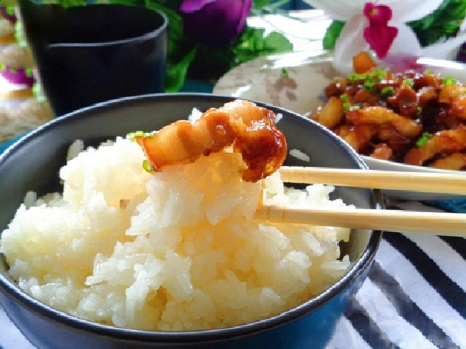 Thịt ba chỉ kho nước dừa đậm vị, nhìn đã thấy thèm - 1