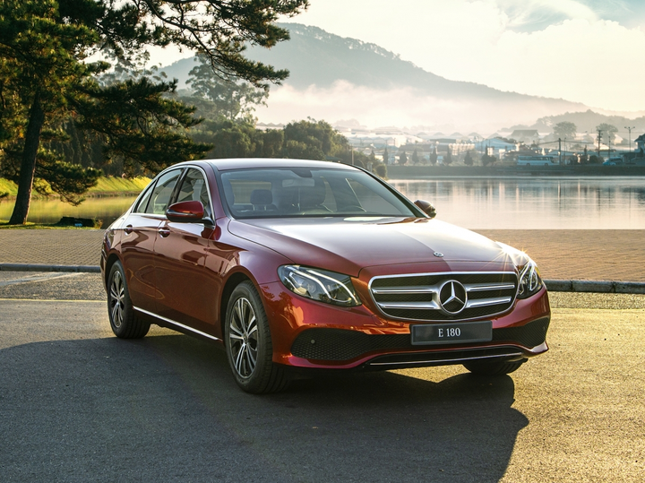 Đầu năm 2021, nhiều mẫu xe Mercedes-Benz tại Việt Nam đồng loạt tăng giá - 1