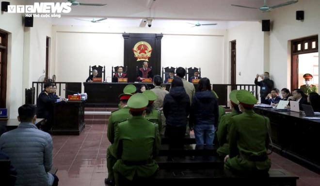 Hình ảnh cựu Trưởng đoàn thanh tra Bộ Xây dựng và đồng phạm hầu tòa - 6