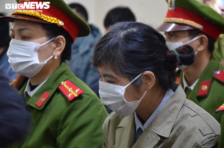 Hình ảnh cựu Trưởng đoàn thanh tra Bộ Xây dựng và đồng phạm hầu tòa - 2